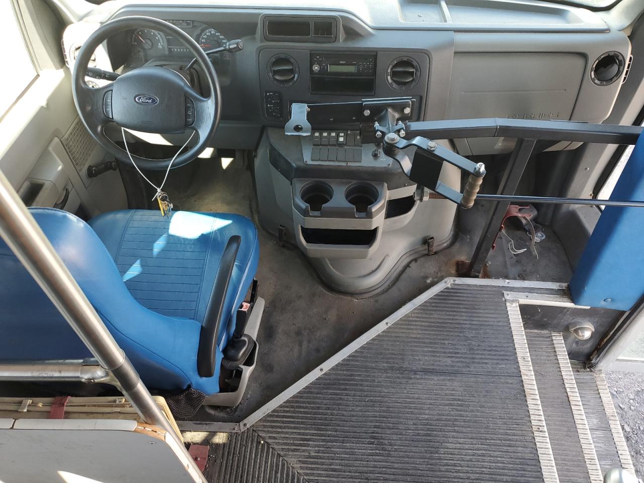 2009 Ford Econoline E450 Super Duty Cutaway Van VIN: 1FDFE45S99DA73530 Lot: 83850905