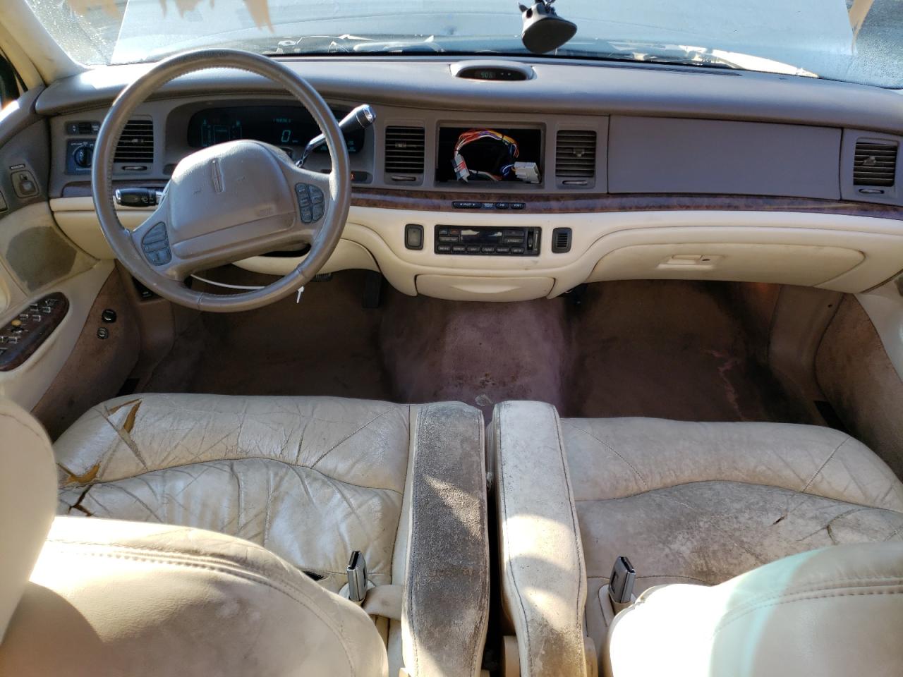 1997 Lincoln Town Car Signature VIN: 1LNLM82W8VY623355 Lot: 80130755