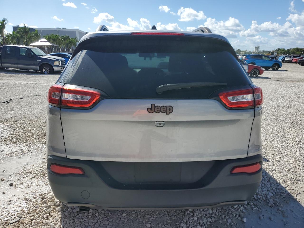 2016 Jeep Cherokee Latitude VIN: 1C4PJLCB3GW324075 Lot: 84722355