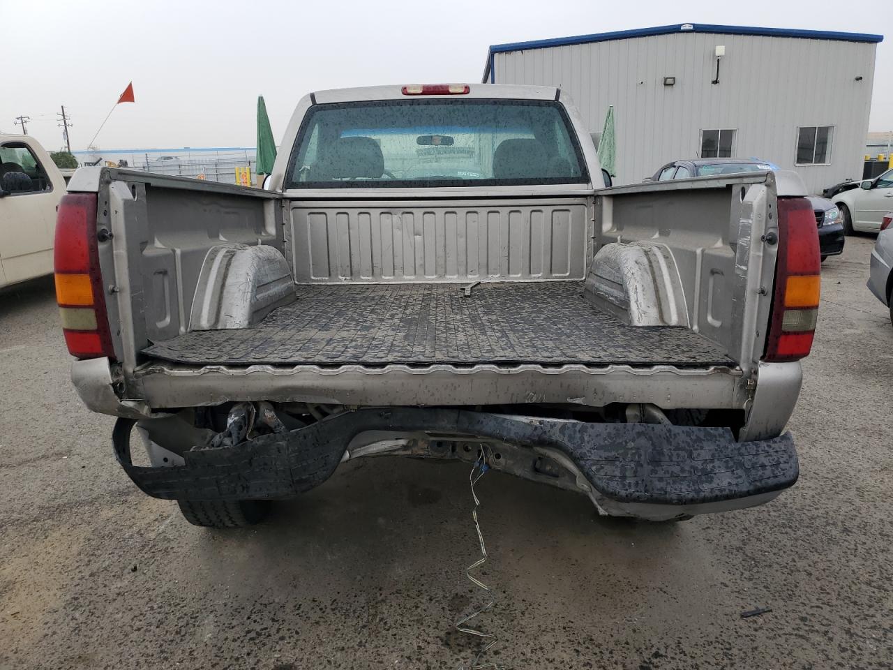 2000 Chevrolet Silverado C1500 VIN: 1GCEC14W9YZ357279 Lot: 81490685