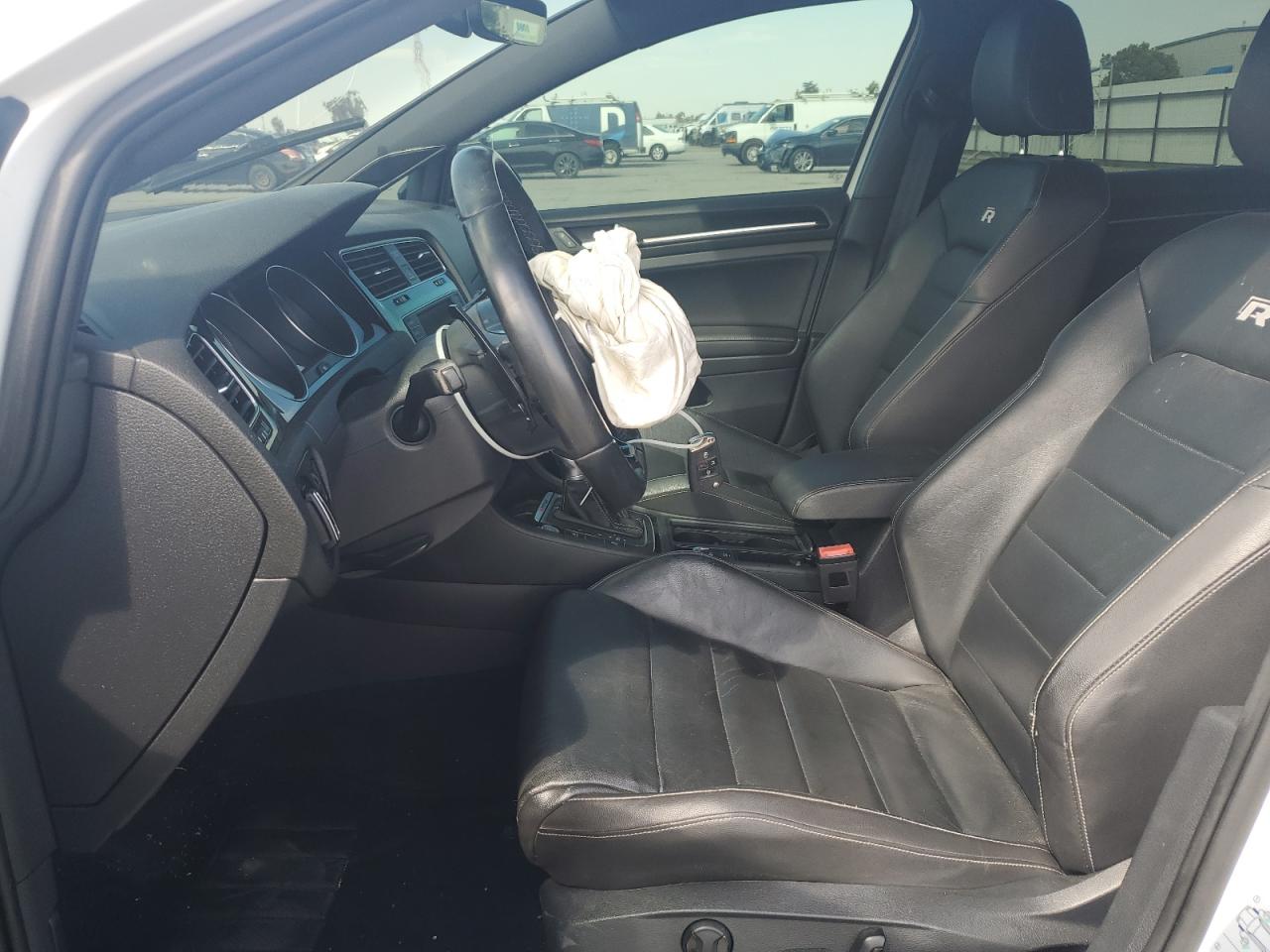 2017 Volkswagen Golf R VIN: WVWVF7AUXHW142105 Lot: 82137035