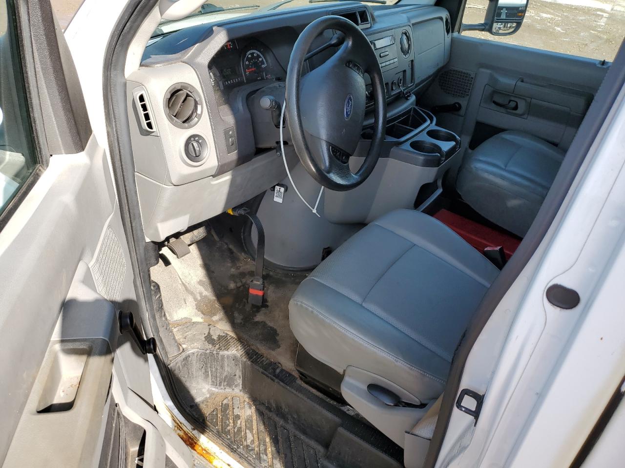 2010 Ford Econoline E450 Super Duty Cutaway Van VIN: 1FDXE4FS3ADA61607 Lot: 81303655