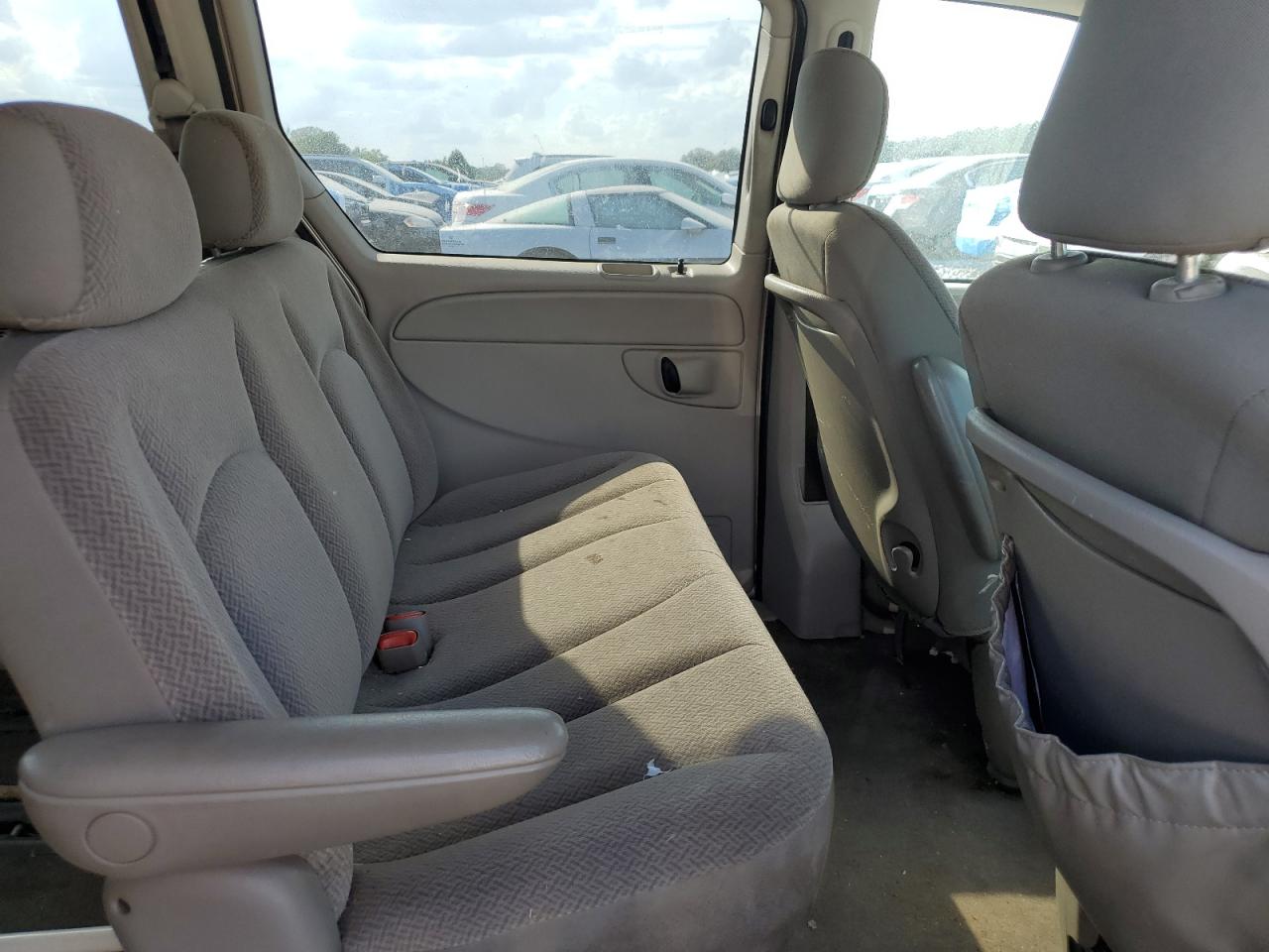 2005 Chrysler Town & Country VIN: 1C4GP45R05B411015 Lot: 82074935