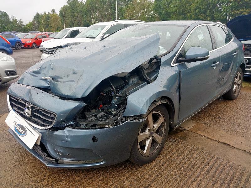 VOLVO V40 2013
