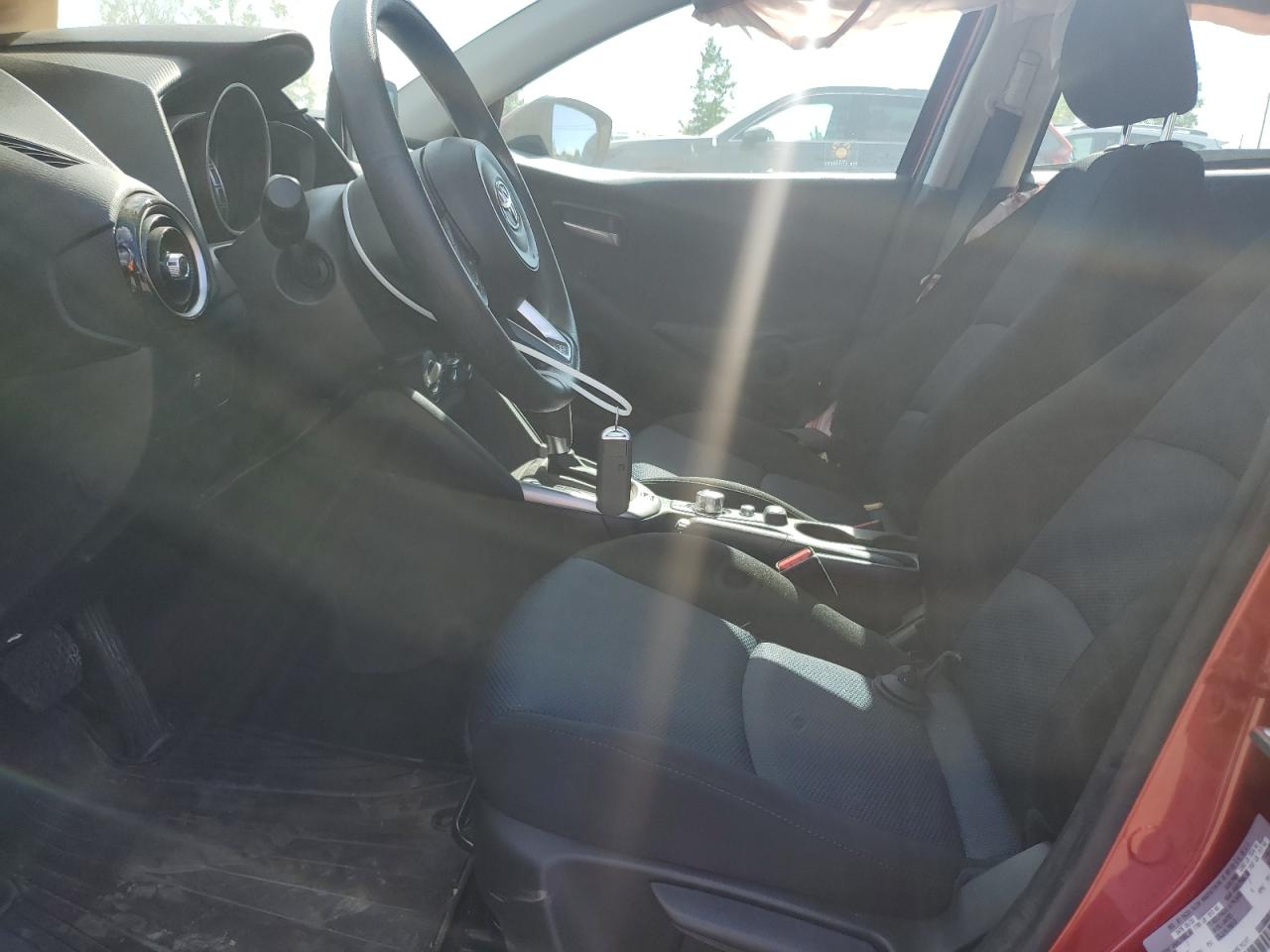 2020 Toyota Yaris Le VIN: 3MYDLBJV2LY714660 Lot: 70903415