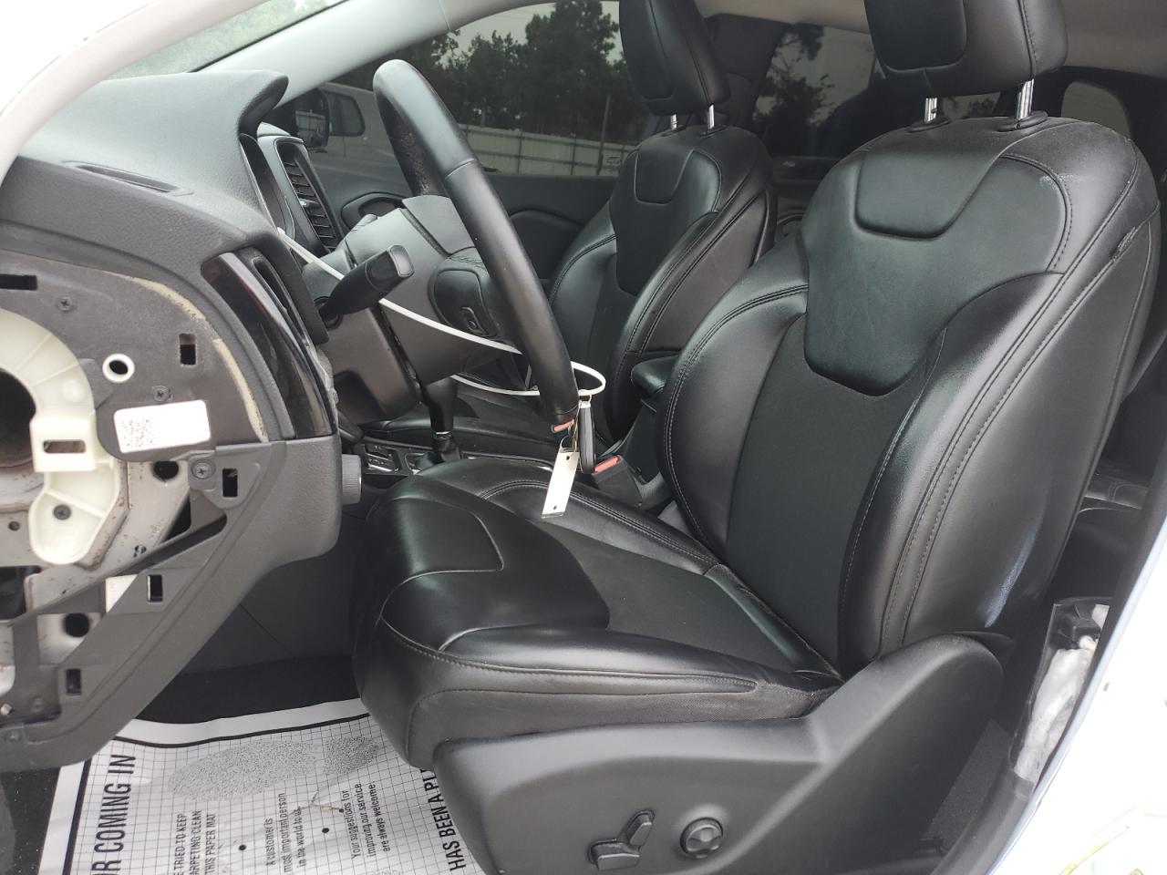 2019 Jeep Cherokee Latitude Plus VIN: 1C4PJLLX1KD373372 Lot: 84573515