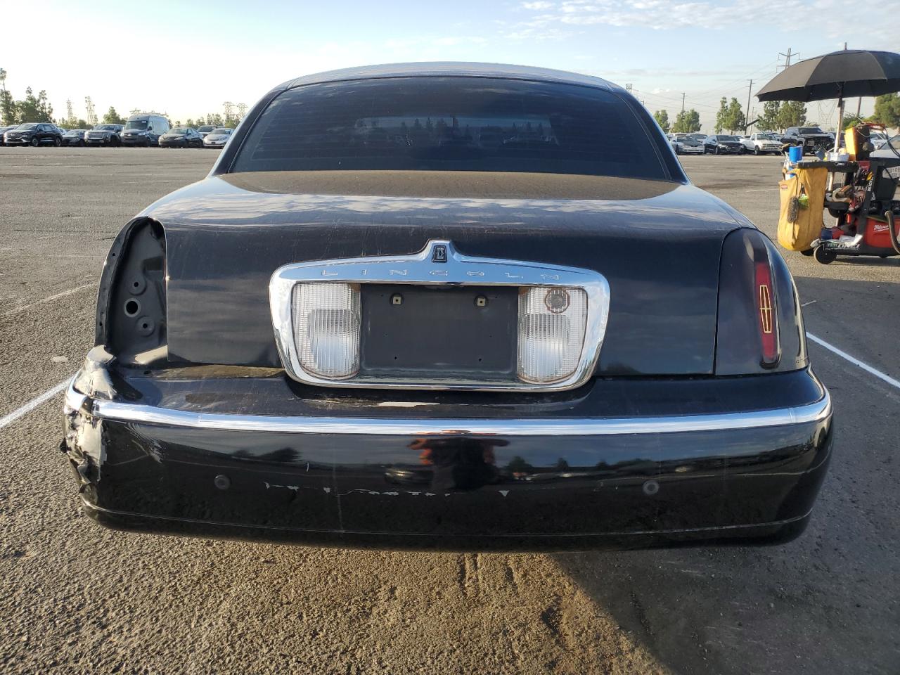 2002 Lincoln Town Car Cartier VIN: 1LNHM83W42Y645451 Lot: 81335435
