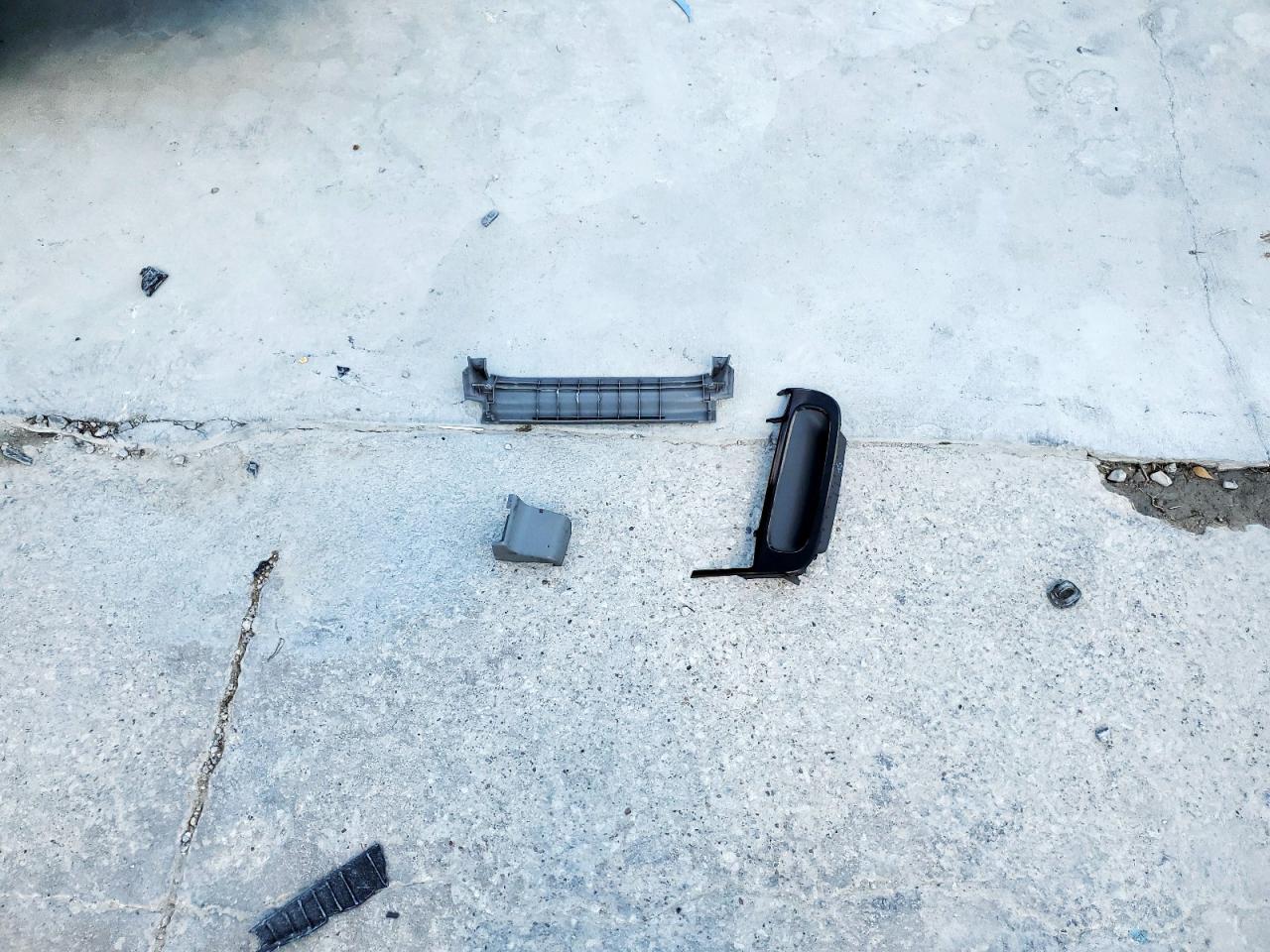 2003 Toyota Camry Le VIN: 4T1BE32K93U750256 Lot: 81470525