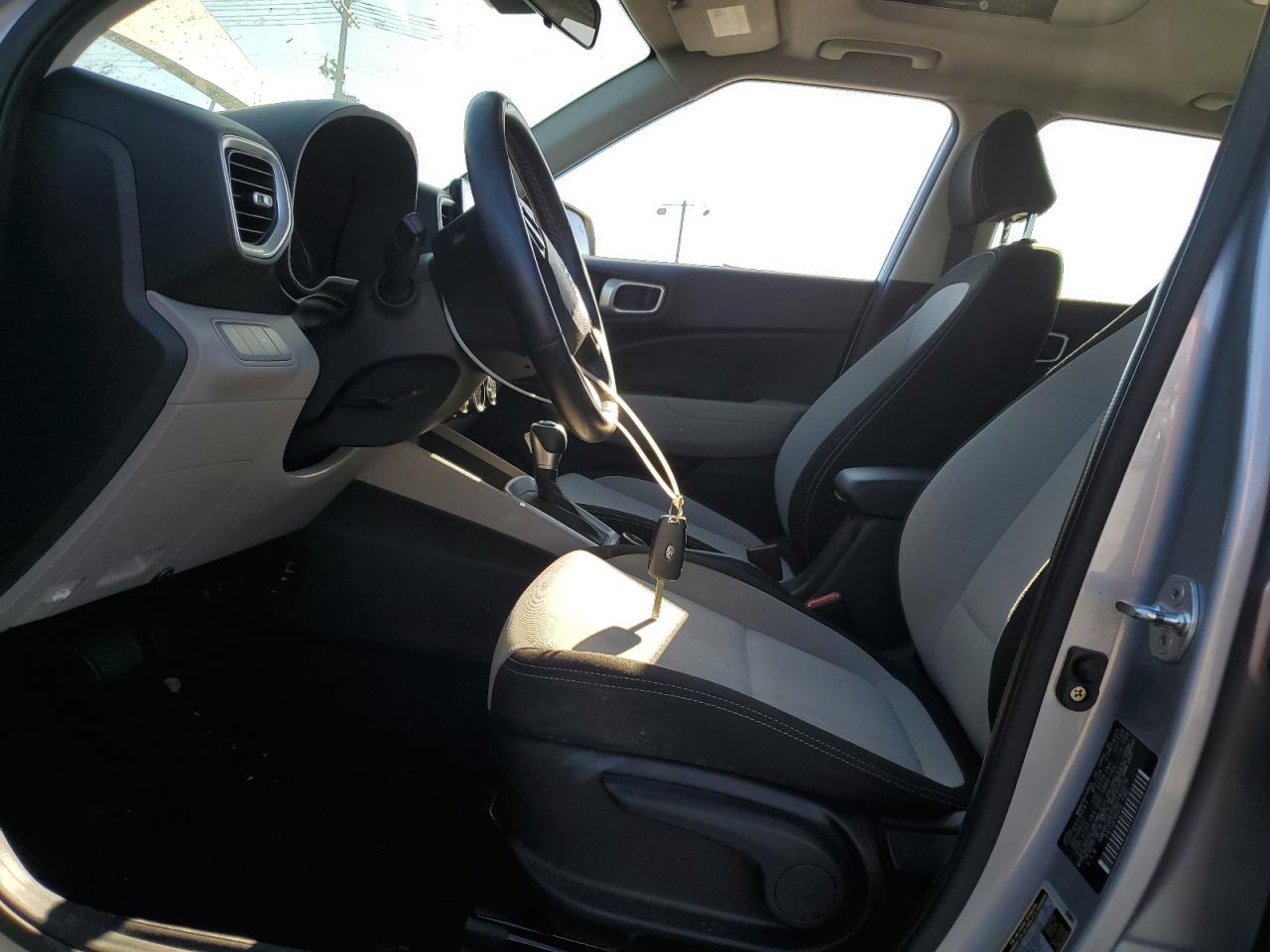 2022 Hyundai Venue Sel VIN: KMHRC8A35NU142670 Lot: 84047965