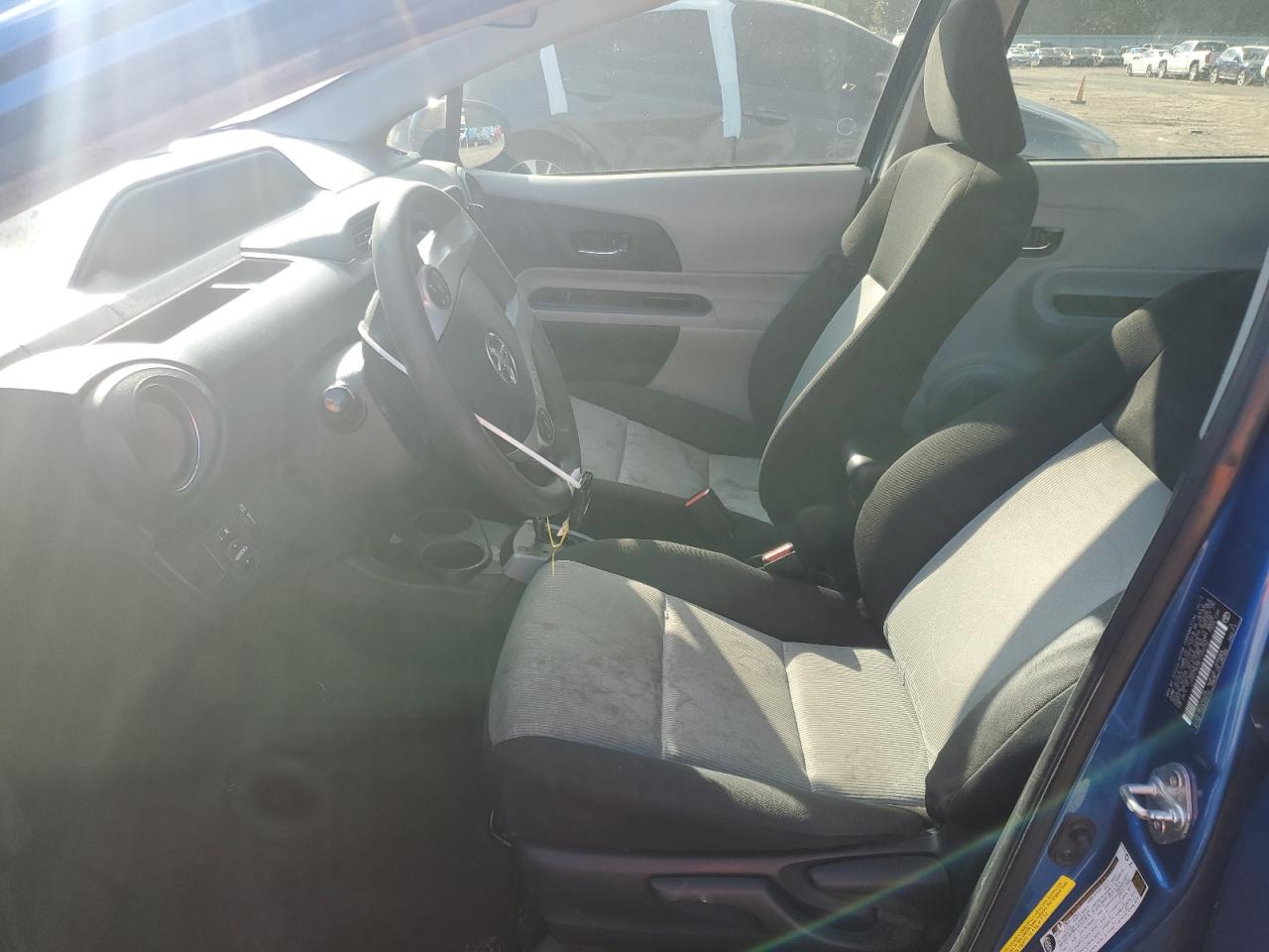 2013 Toyota Prius C VIN: JTDKDTB38D1042762 Lot: 81893345