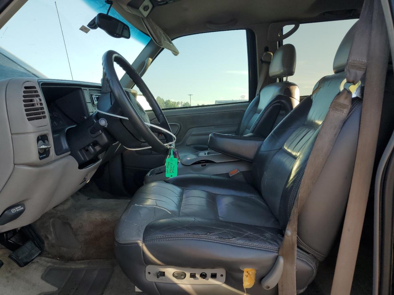 2000 Chevrolet Tahoe C1500 VIN: 1GNEC13R0YR160441 Lot: 71398315