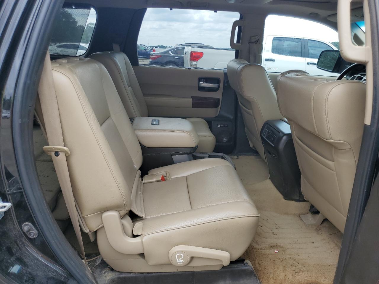 2011 Toyota Sequoia Platinum VIN: 5TDDW5G12BS054573 Lot: 71968325