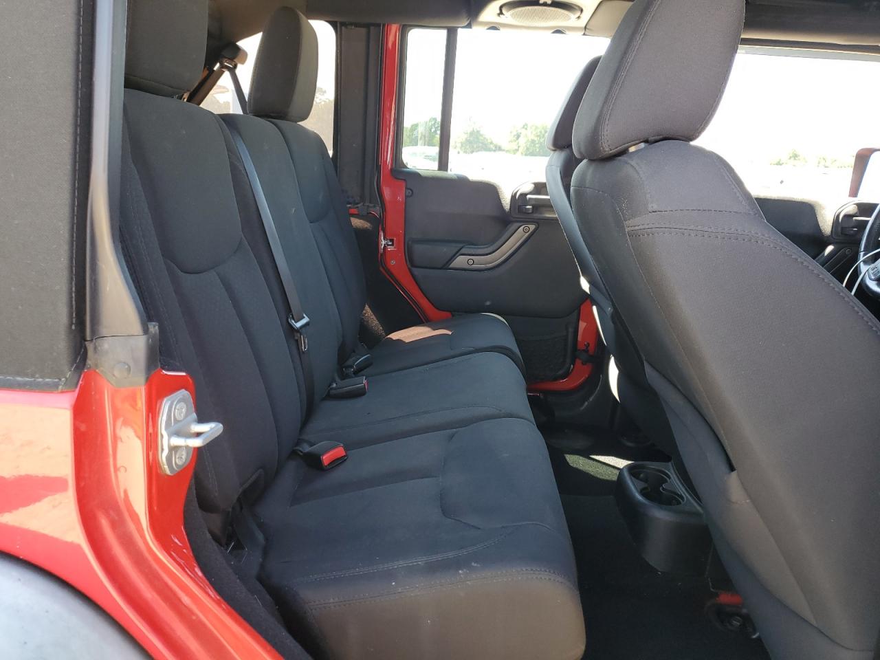 2014 Jeep Wrangler Unlimited Sport VIN: 1C4BJWDG0EL207560 Lot: 71857555