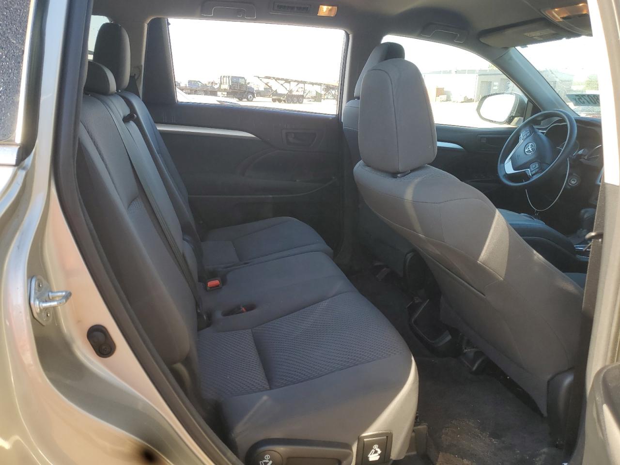 2016 Toyota Highlander Le VIN: 5TDBKRFH6GS337087 Lot: 84408075