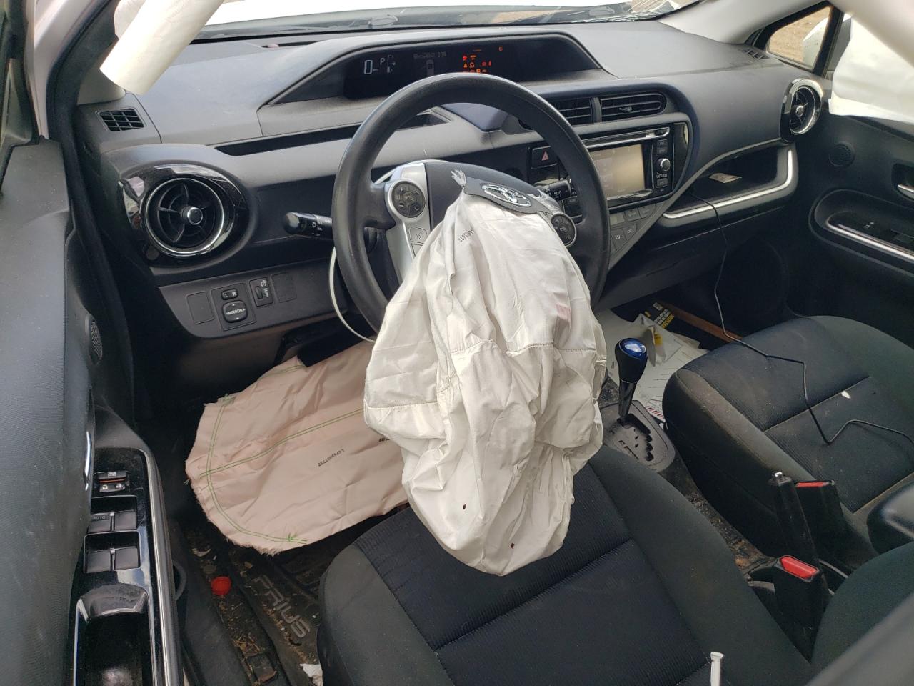 2015 Toyota Prius C VIN: JTDKDTB33F1104538 Lot: 82100925