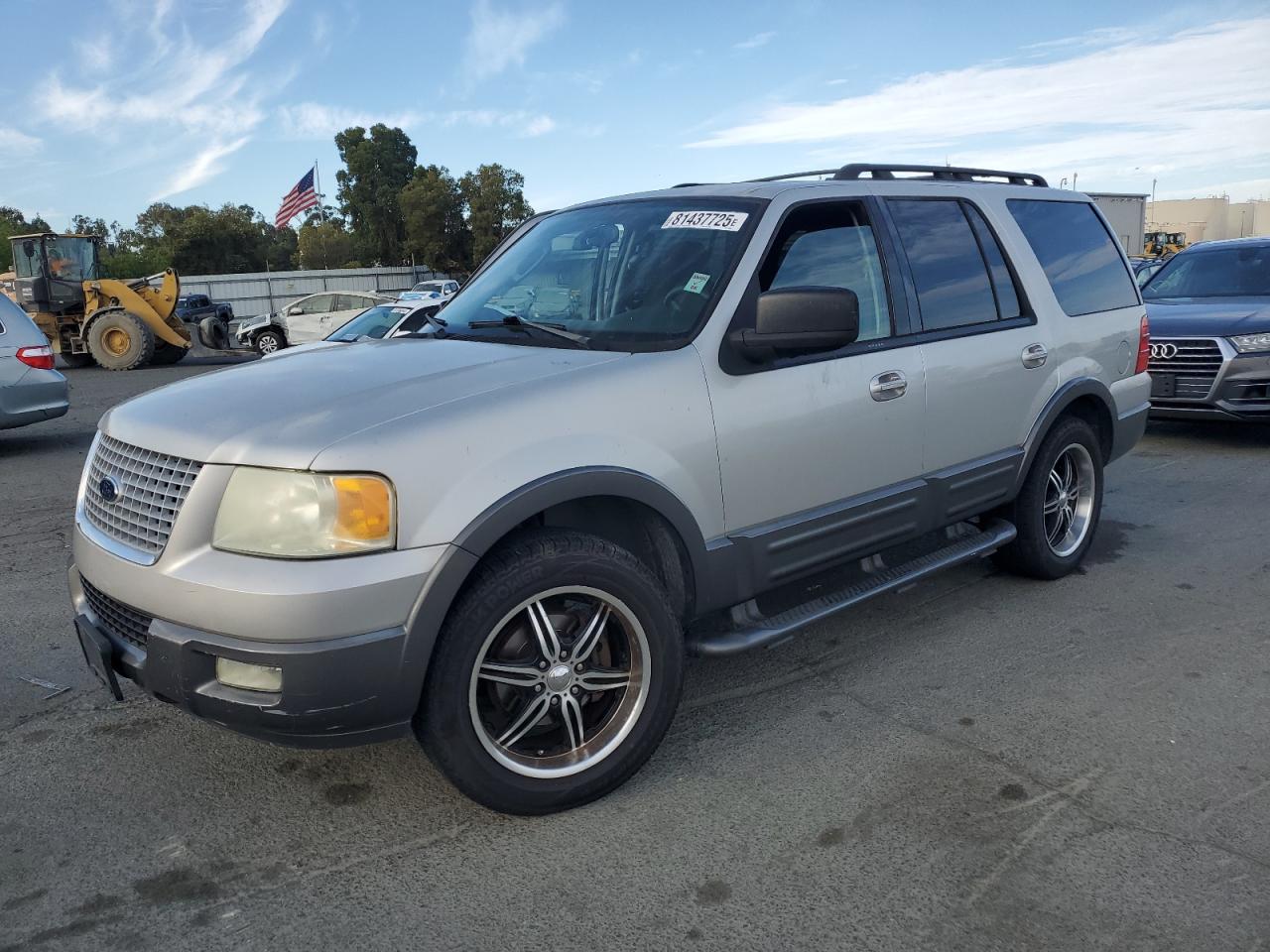 2005 Ford Expedition Xlt silver null gas 1FMFU15585LA70632 photo #1