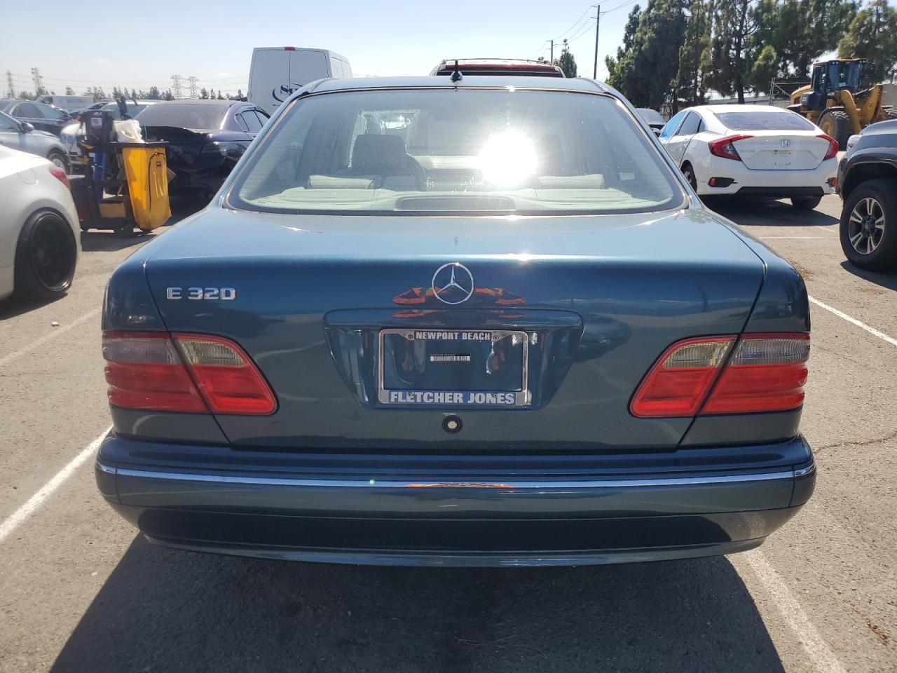 2001 Mercedes-Benz E 320 VIN: WDBJF65J41B254662 Lot: 81761075