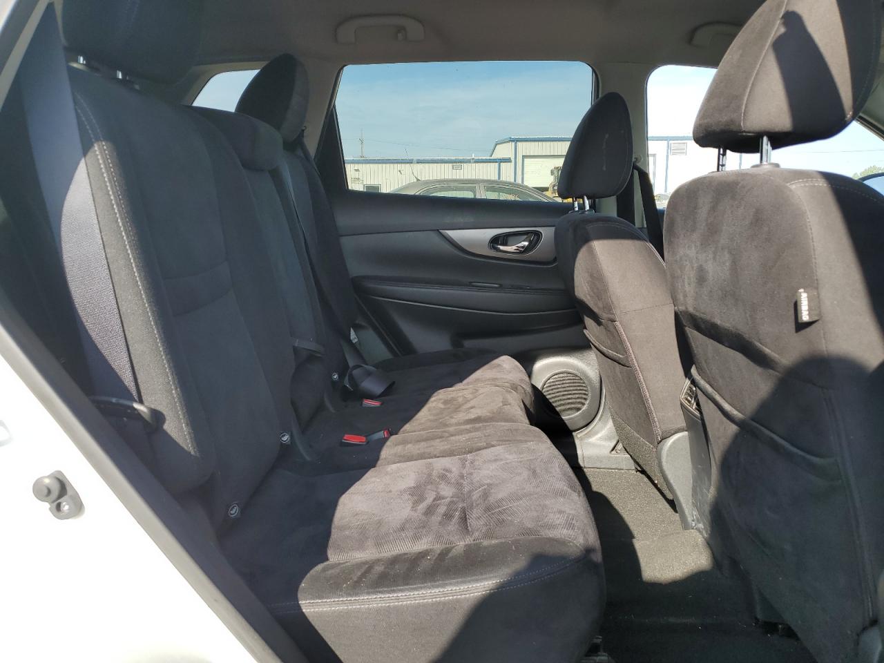 2015 Nissan Rogue S VIN: KNMAT2MV8FP528933 Lot: 80589575