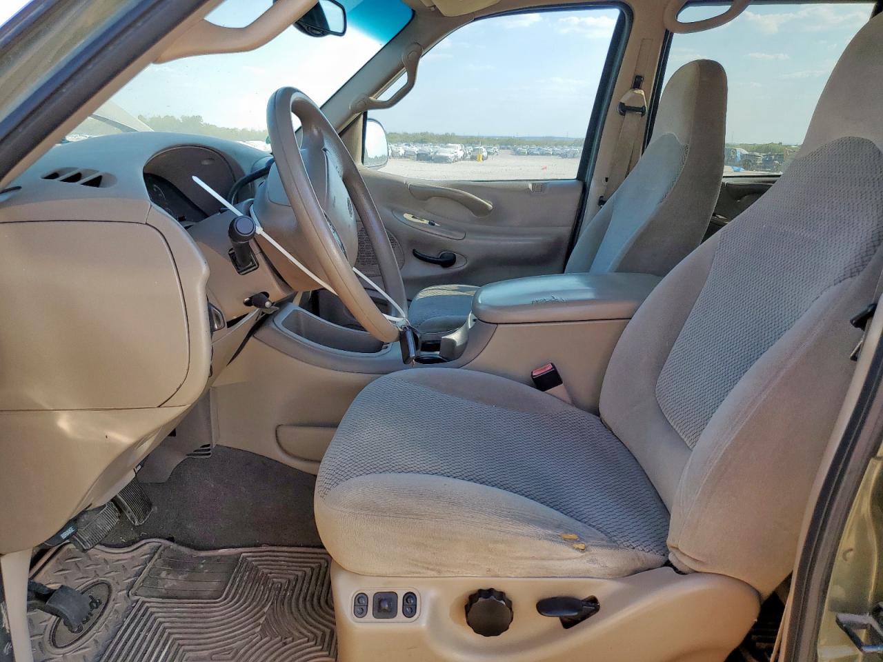 2001 Ford Expedition Xlt VIN: 1FMRU15W51LB63088 Lot: 84881255