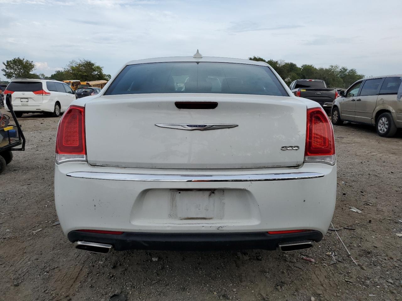 2019 Chrysler 300 Limited VIN: 2C3CCAEG2KH536175 Lot: 70902105