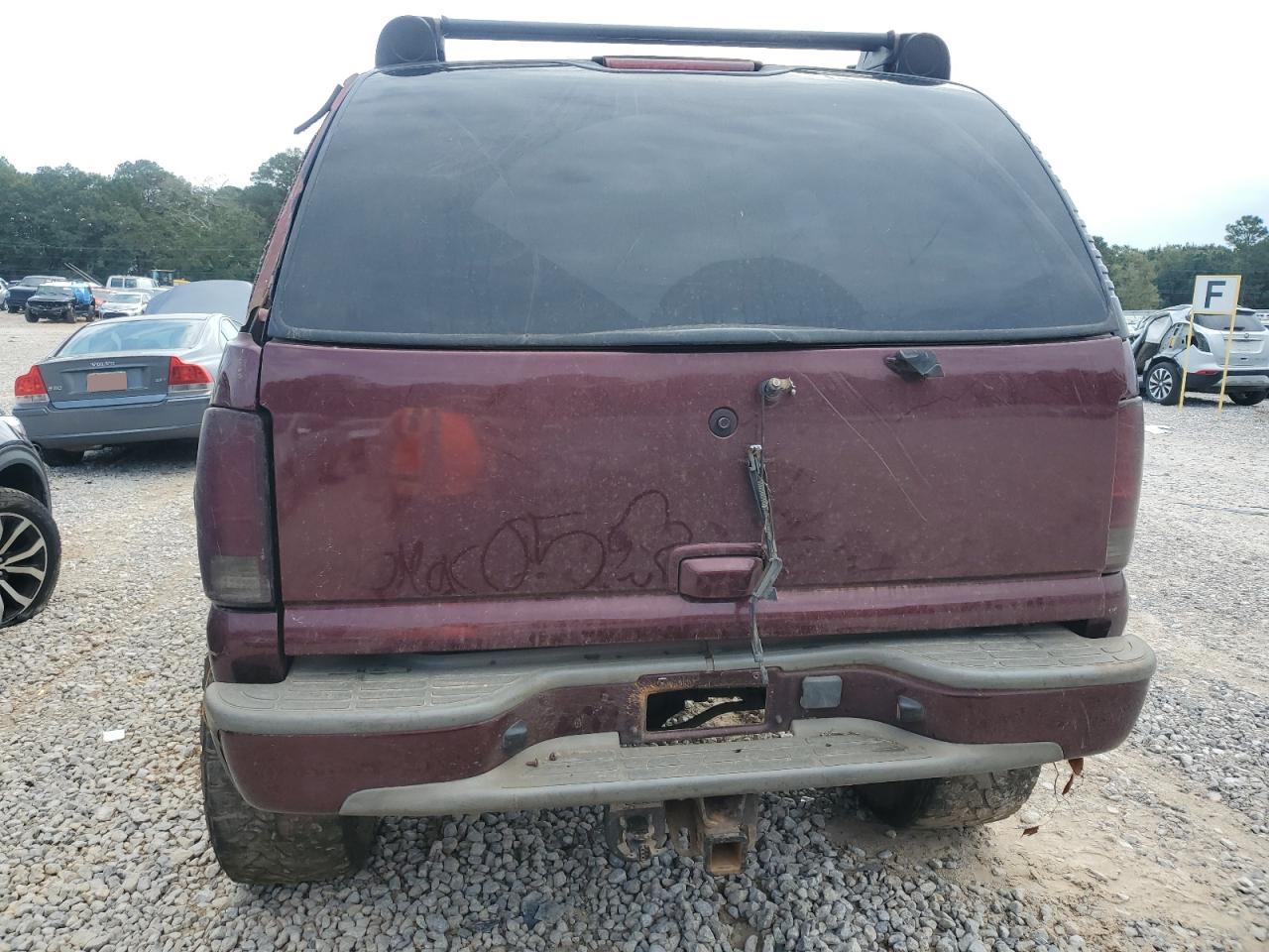 2003 Chevrolet Tahoe K1500 VIN: 1GNEK13Z23R303725 Lot: 83854395