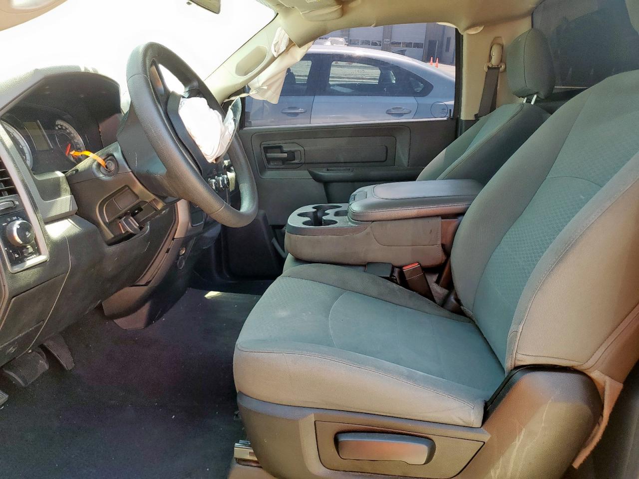 2019 Ram 1500 Classic Tradesman VIN: 3C6JR6AG1KG677993 Lot: 81064025