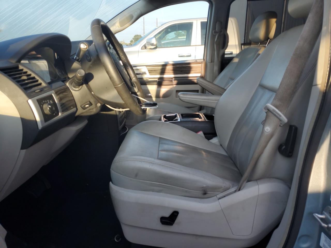 2010 Chrysler Town & Country Touring VIN: 2A4RR5D13AR299112 Lot: 71253275