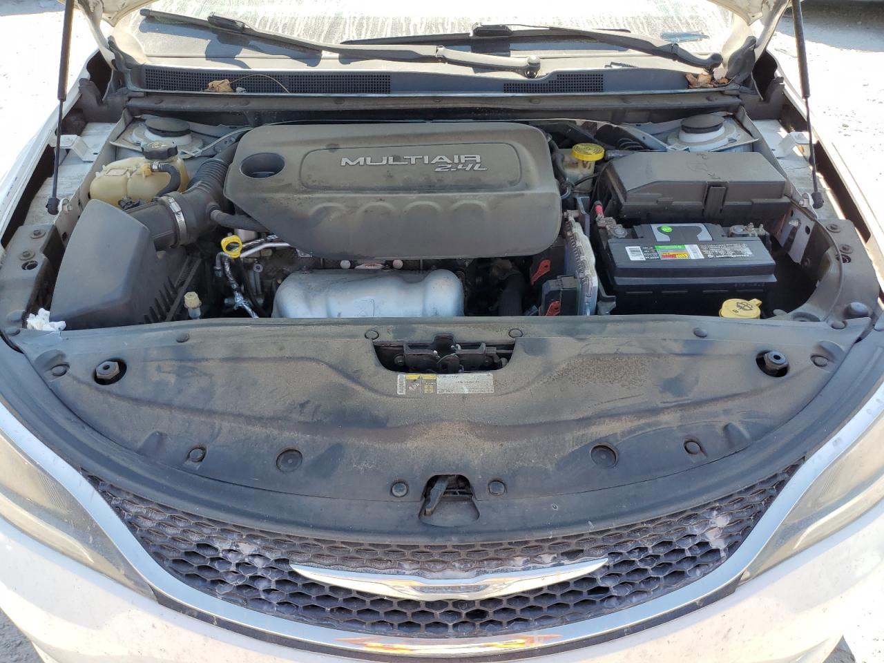 2015 Chrysler 200 Limited VIN: 1C3CCCAB2FN674821 Lot: 81326055