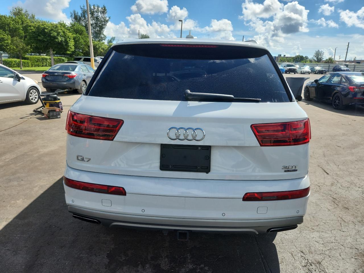 2017 Audi Q7 Premium Plus VIN: WA1LAAF78HD005451 Lot: 84019375