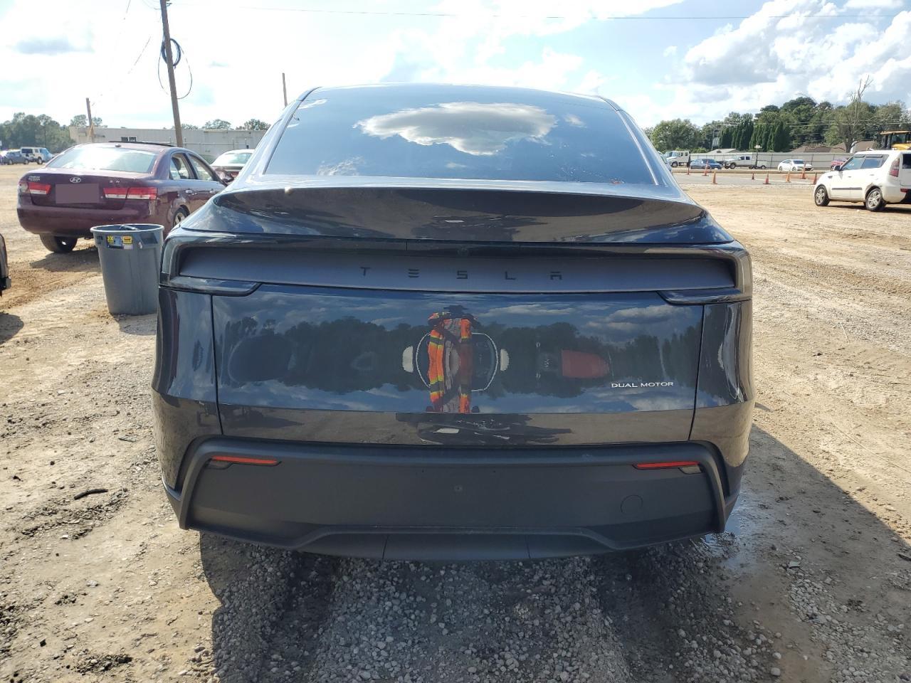 2026 Tesla Model Y VIN: 7SAYGDEE4TA407089 Lot: 81575005