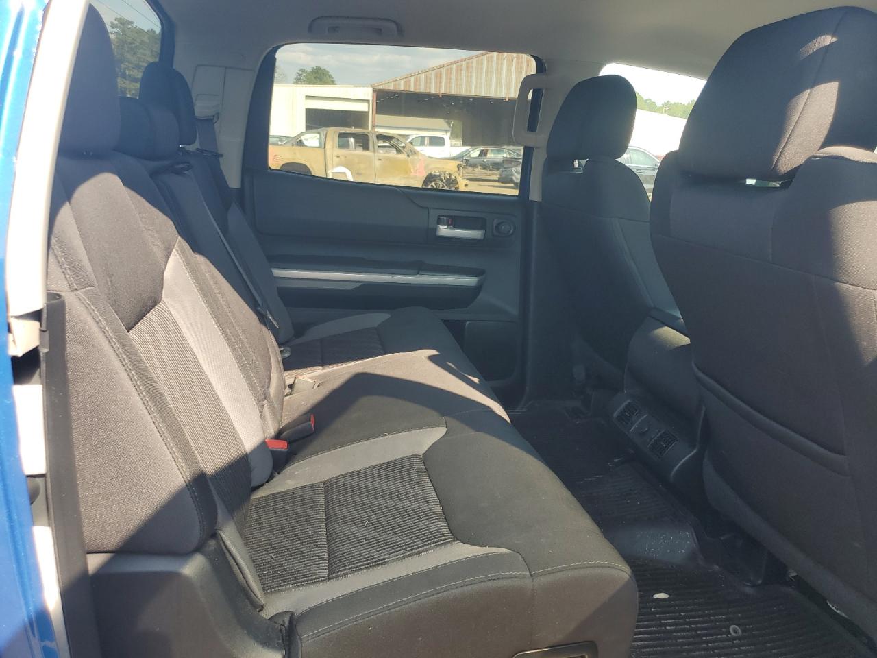 2017 Toyota Tundra Crewmax Sr5 VIN: 5TFEM5F17HX111011 Lot: 80482015