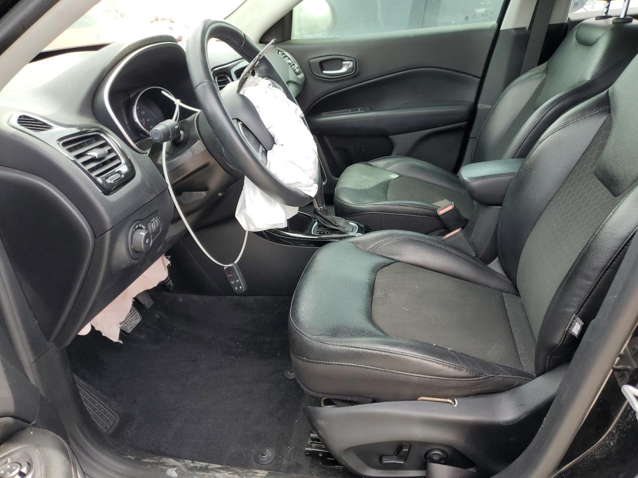 2018 Jeep Compass Latitude VIN: 3C4NJCBBXJT327030 Lot: 82076195