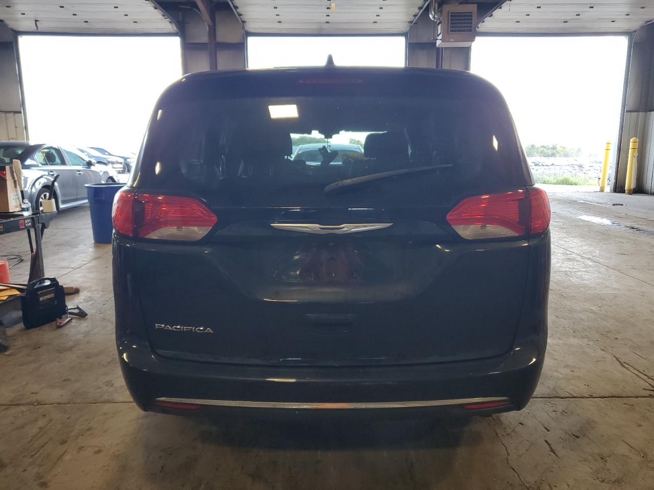 2017 Chrysler Pacifica Touring L VIN: 2C4RC1BG8HR844691 Lot: 71843115