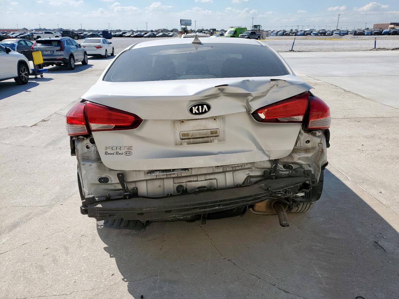 2018 Kia Forte Lx VIN: 3KPFK4A75JE243691 Lot: 84568815