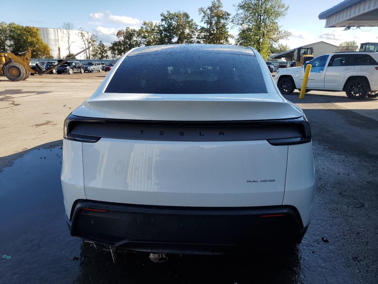 2026 Tesla Model Y VIN: 7SAYGDEE4TF343123 Lot: 84175225