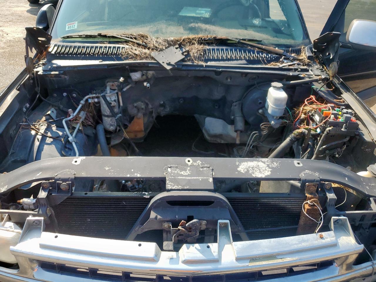 2002 Chevrolet Suburban C1500 VIN: 3GNEC16Z02G233259 Lot: 81323525