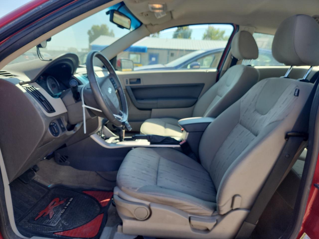 2009 Ford Focus Se VIN: 1FAHP32N79W147215 Lot: 84410725