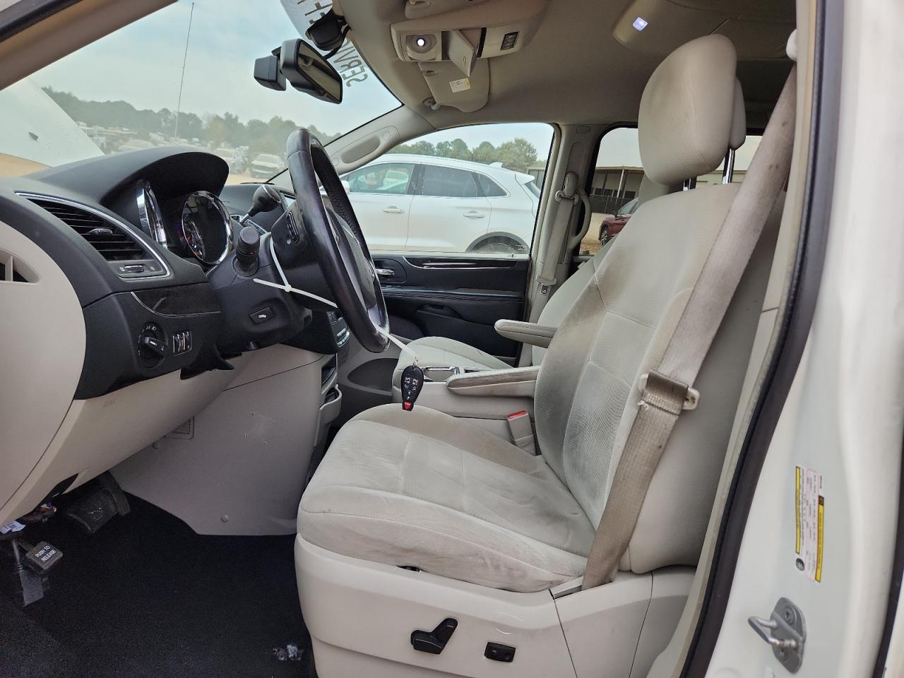 2011 Chrysler Town & Country Touring VIN: 2A4RR5DG8BR704886 Lot: 81671565