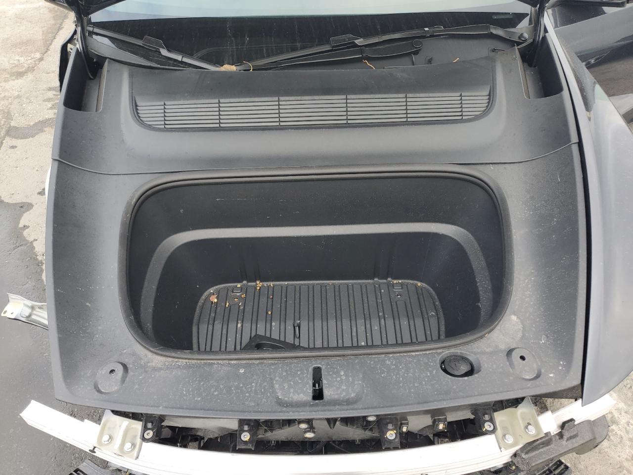 2026 Tesla Model Y VIN: 7SAYGDED5TF401411 Lot: 81102665