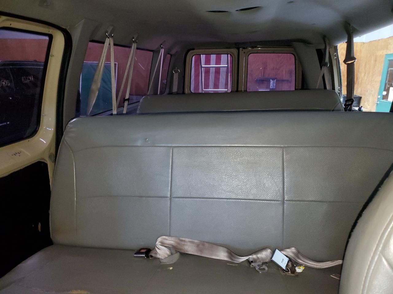 2000 Ford Econoline E350 Super Duty Wagon VIN: 1FBSS31F9YHB27404 Lot: 80470545