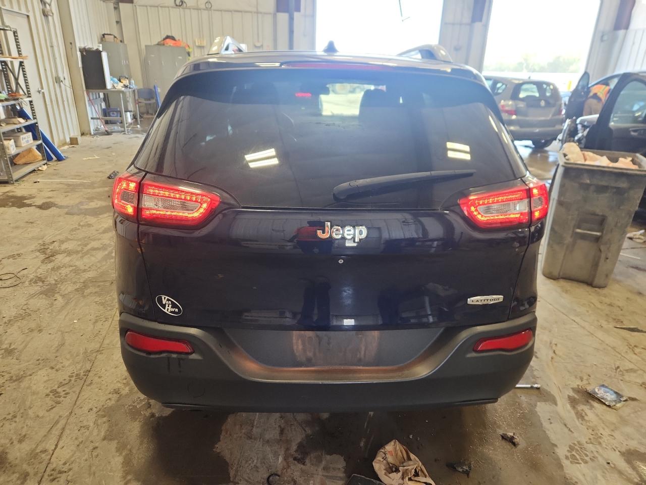 2015 Jeep Cherokee Latitude VIN: 1C4PJLCB4FW678461 Lot: 84188565