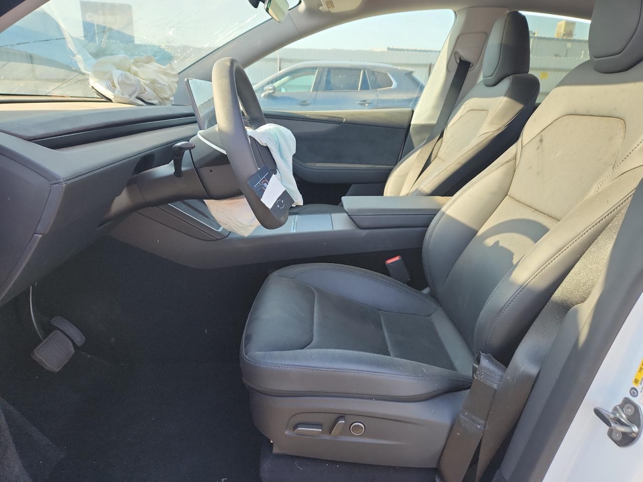 2026 Tesla Model Y VIN: 7SAYGDEE8TF327443 Lot: 70925435