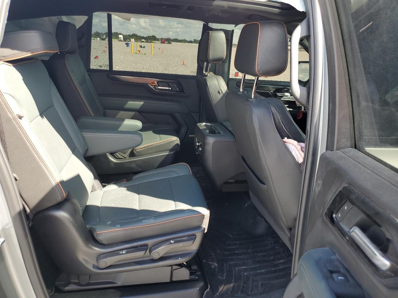 2025 GMC Yukon Xl At4 VIN: 1GKS2HRL1SR203111 Lot: 81826595