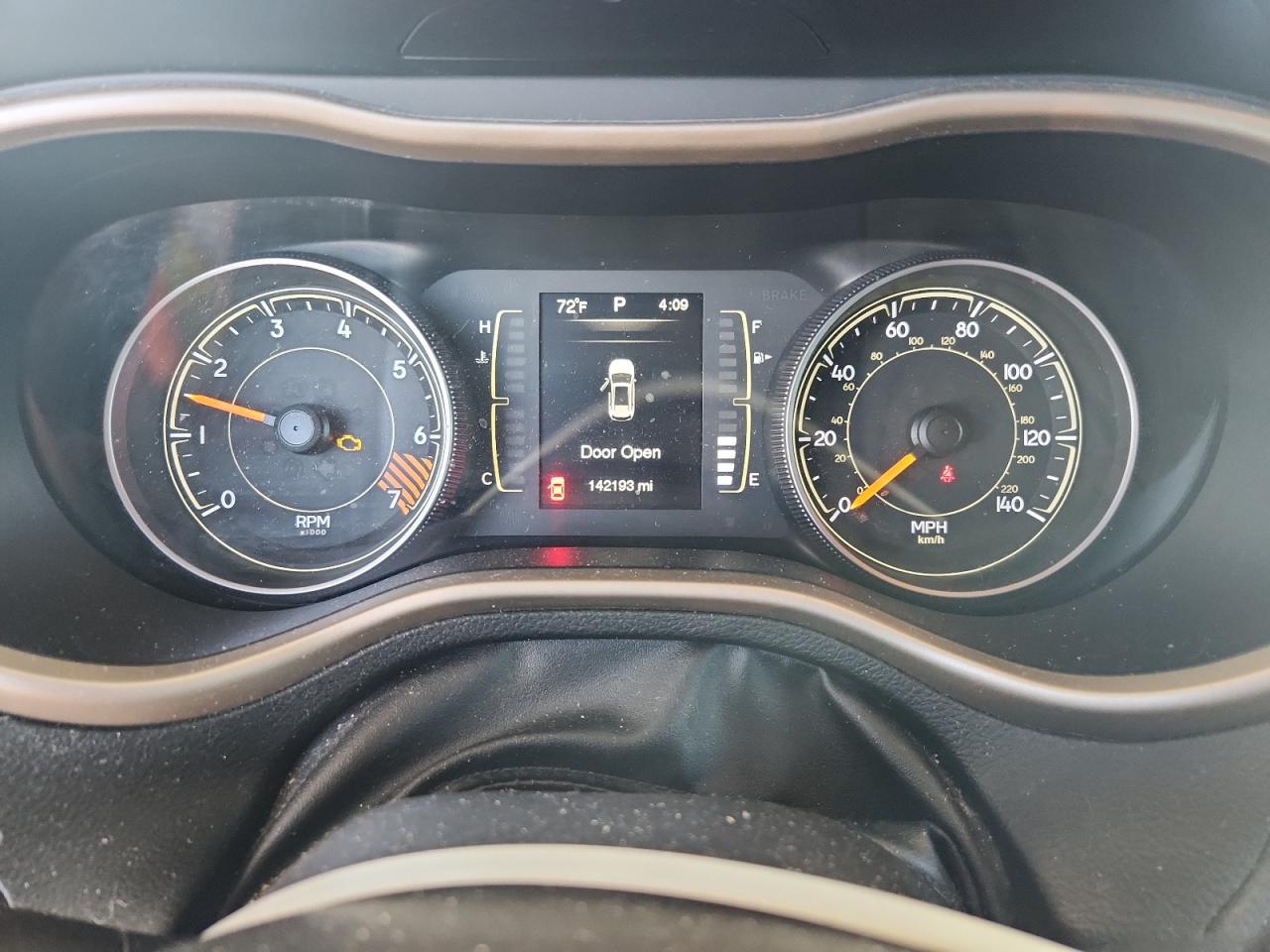 2015 Jeep Cherokee Sport VIN: 1C4PJMABXFW570418 Lot: 71794095