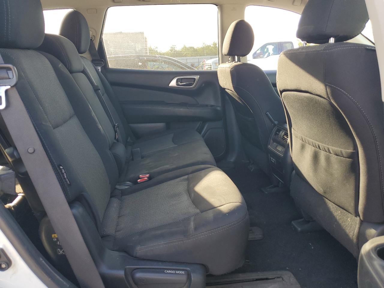 2019 Nissan Pathfinder S VIN: 5N1DR2MNXKC641579 Lot: 82132575