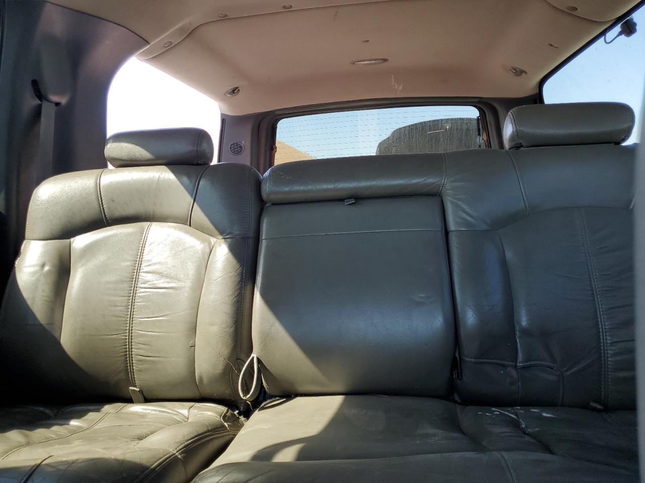 2000 Chevrolet Suburban C1500 VIN: 3GNEC16T9YG195275 Lot: 81143735