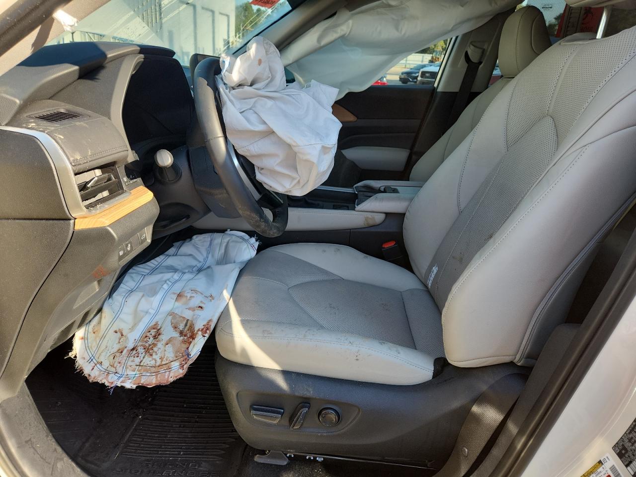 2024 Toyota Grand Highlander Xle VIN: 5TDAAAA51RS018843 Lot: 81047415