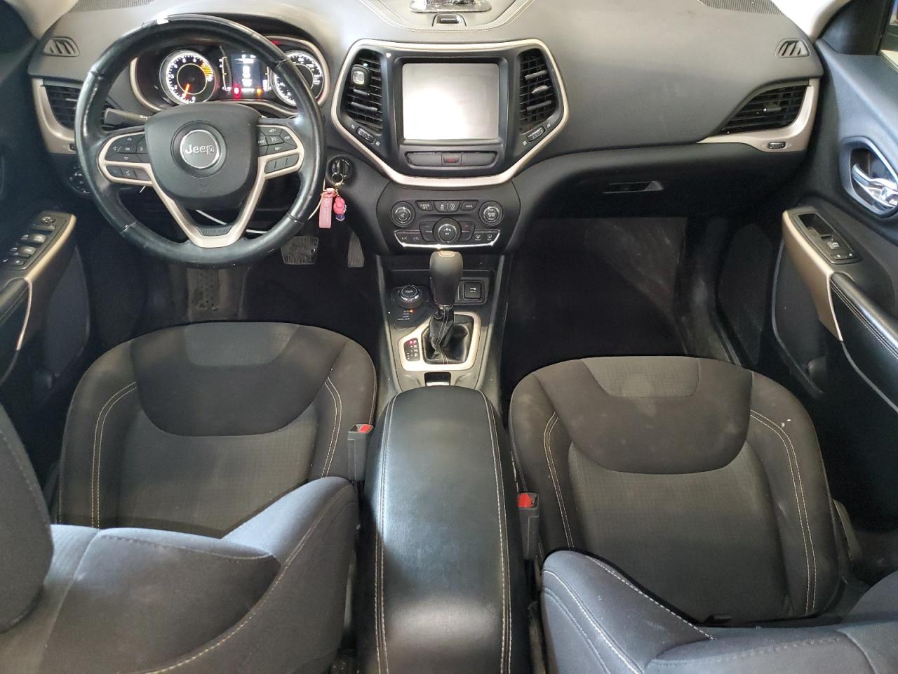 2017 Jeep Cherokee Latitude VIN: 1C4PJMCS8HW595124 Lot: 70327745