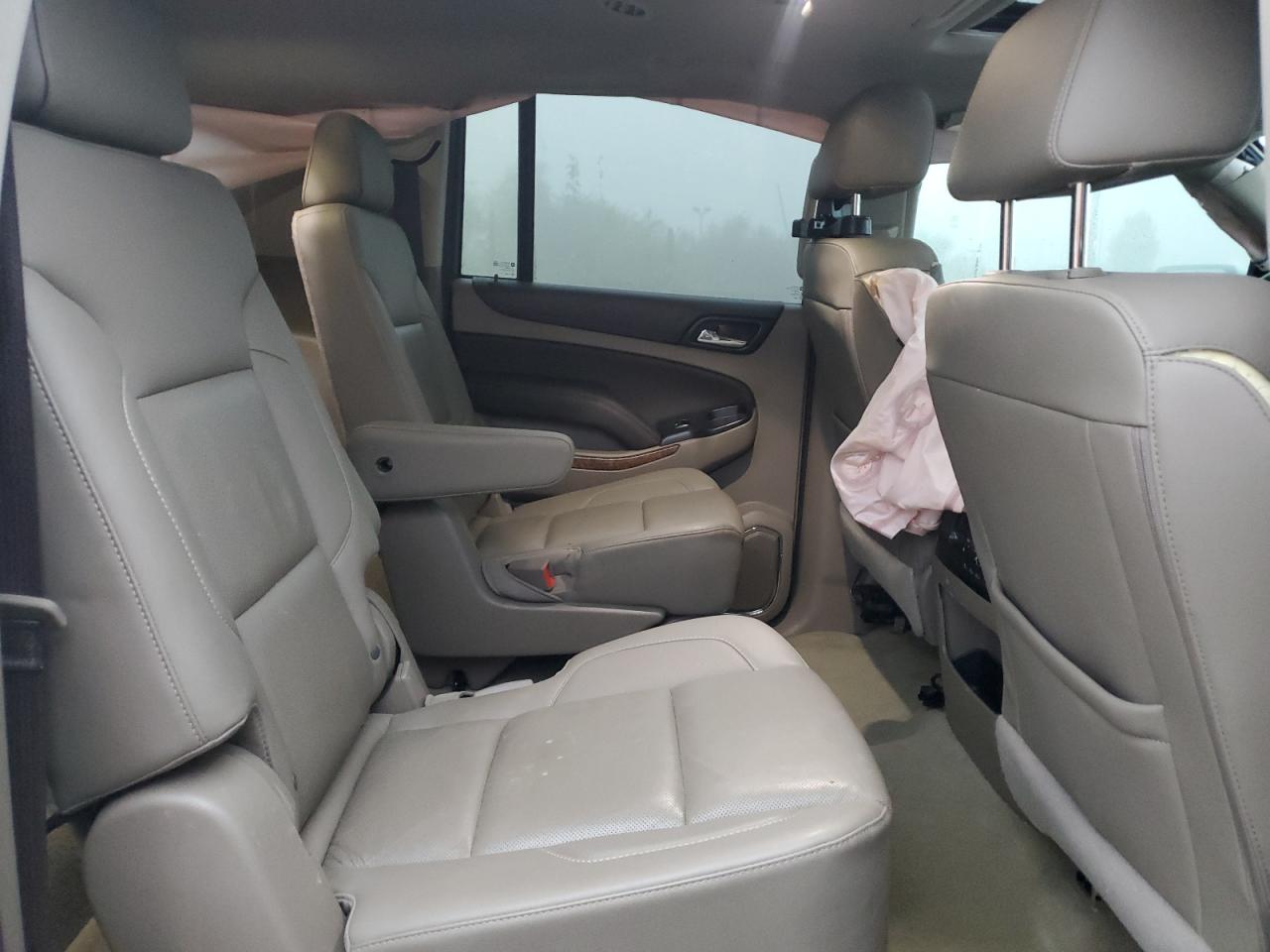 2017 Chevrolet Suburban K1500 Premier VIN: 1GNSKJKC5HR288452 Lot: 82042255