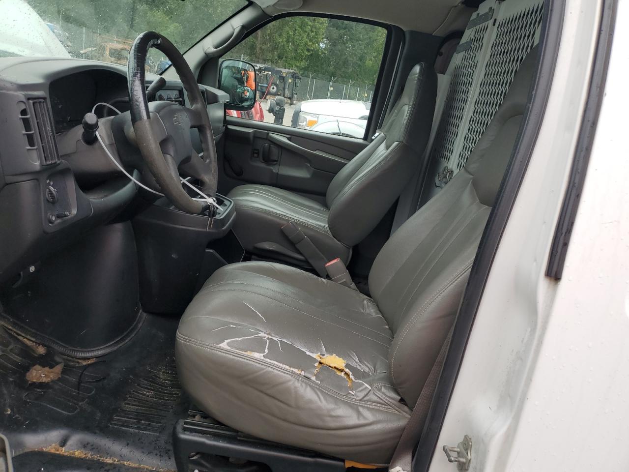 2005 Chevrolet Express G1500 VIN: 1GCFG15X951104148 Lot: 80997545